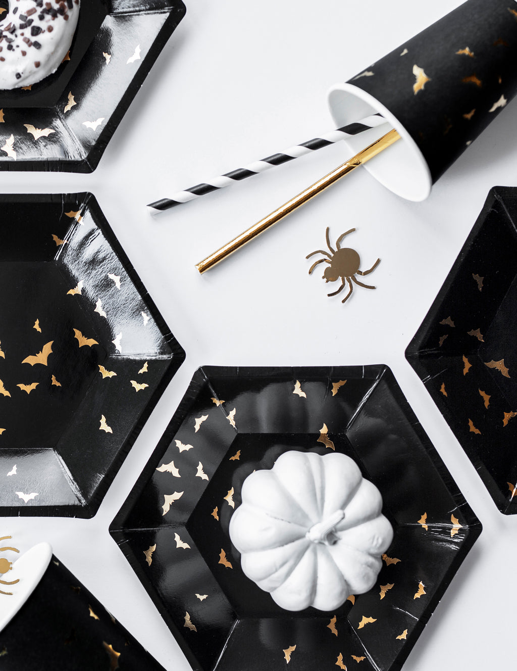 6 gobelets en carton chauve-souris noirs et dorés 220 ml pour Halloween