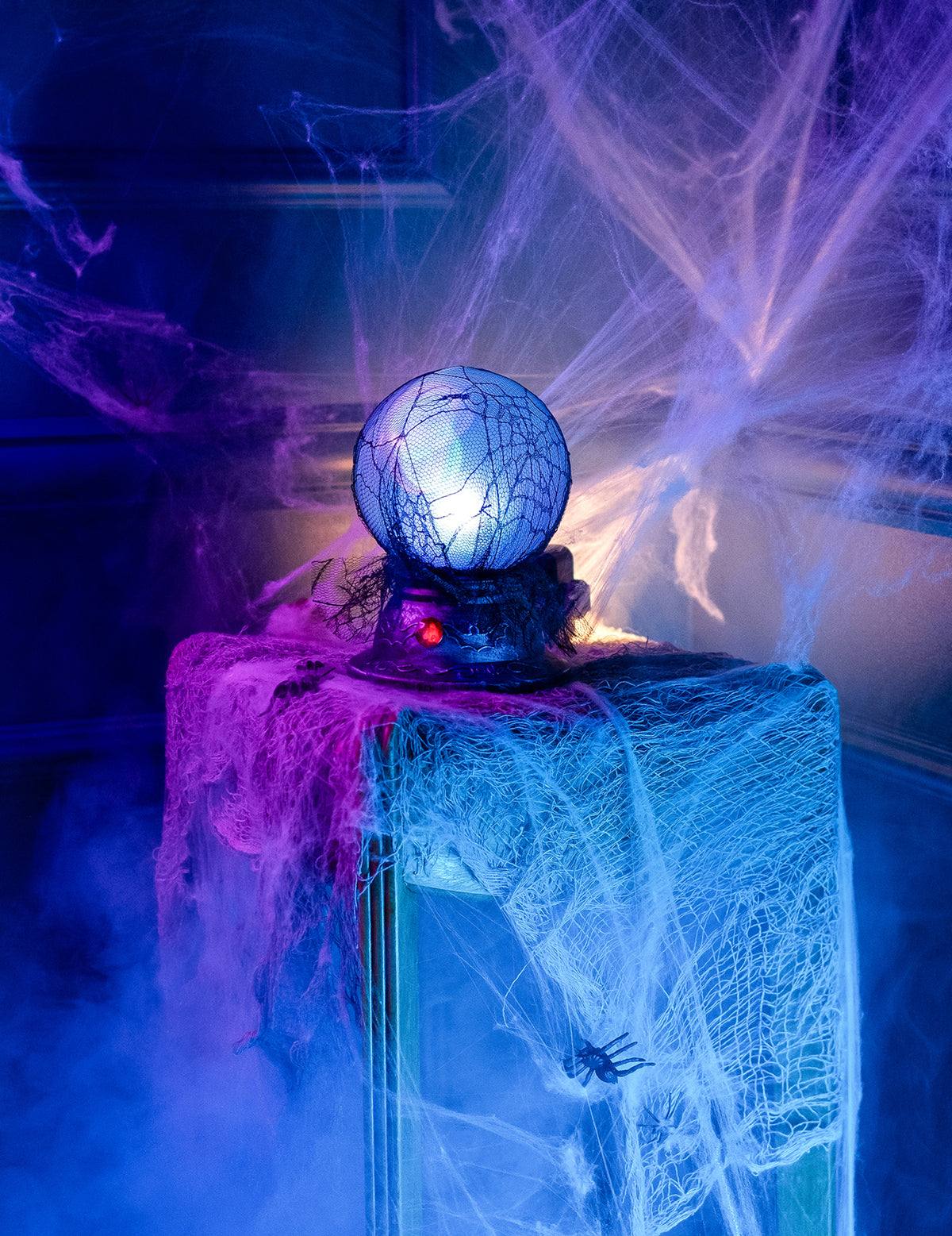 Le cabinet de la sorcière — boule de cristal lumineuse et sonore, 19 × 13 cm