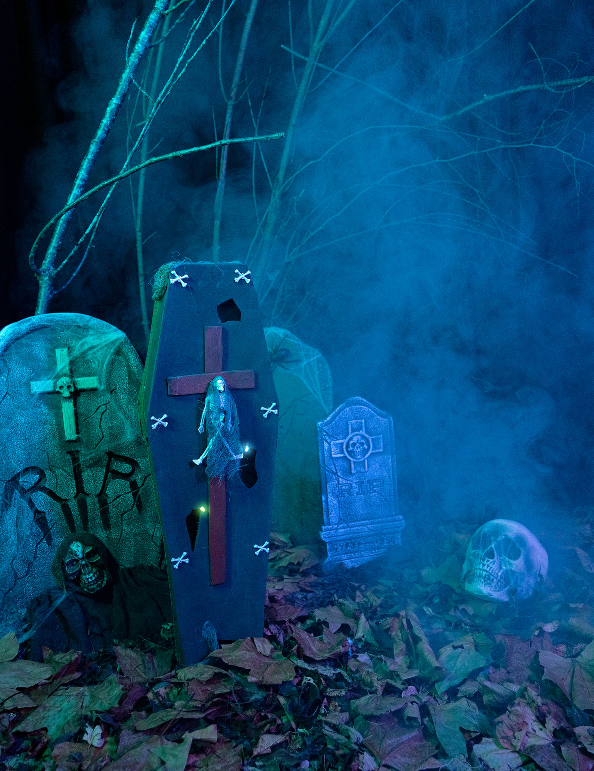 Le caveau du vampire — cercueil avec croix, 71 cm