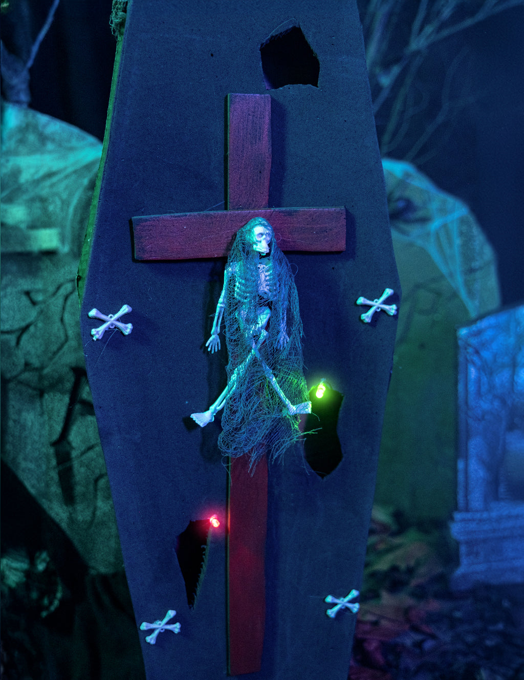 Le caveau du vampire — cercueil avec croix, 71 cm