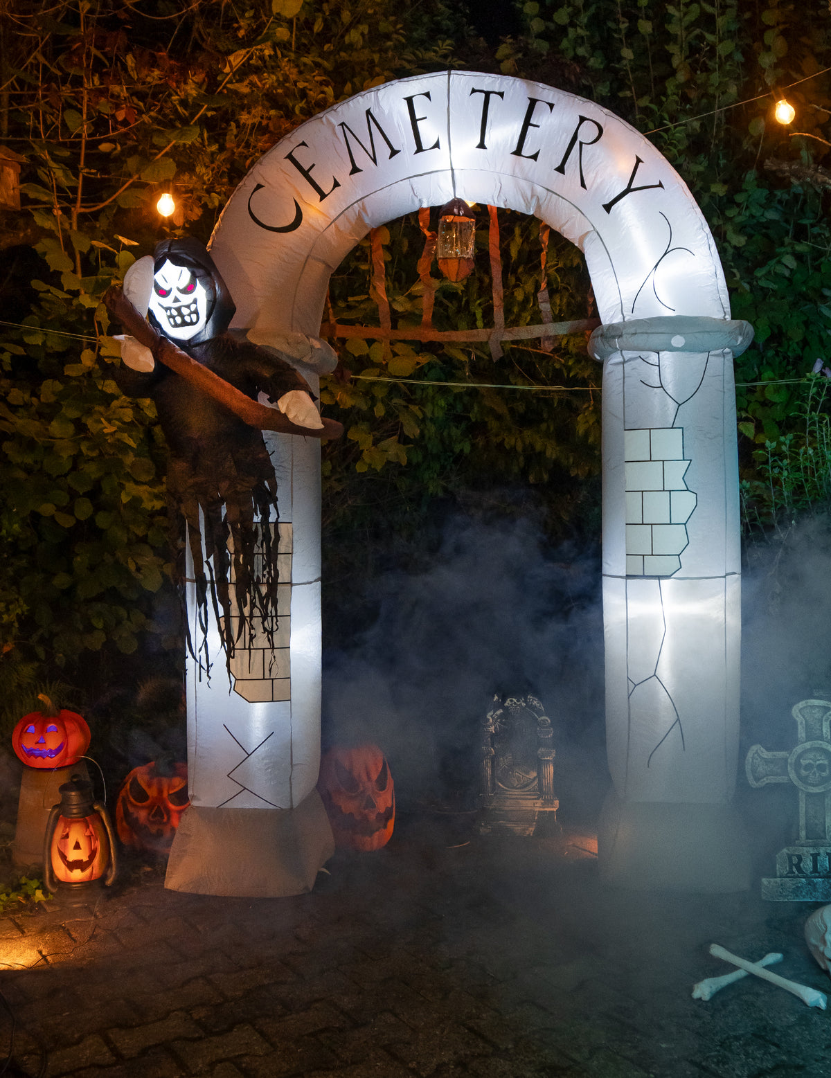 Décoration Gonflable Entrée de Cimetière 240 cm