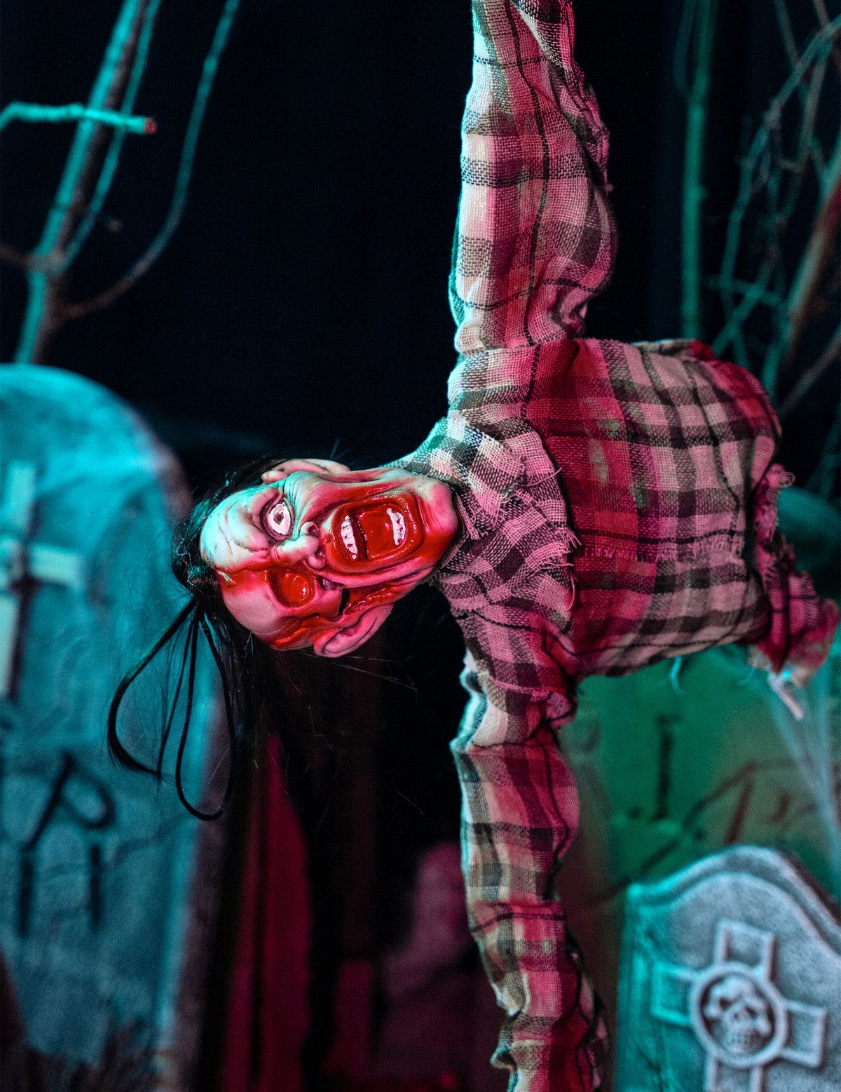 Décoration torse de zombie 92 cm Halloween