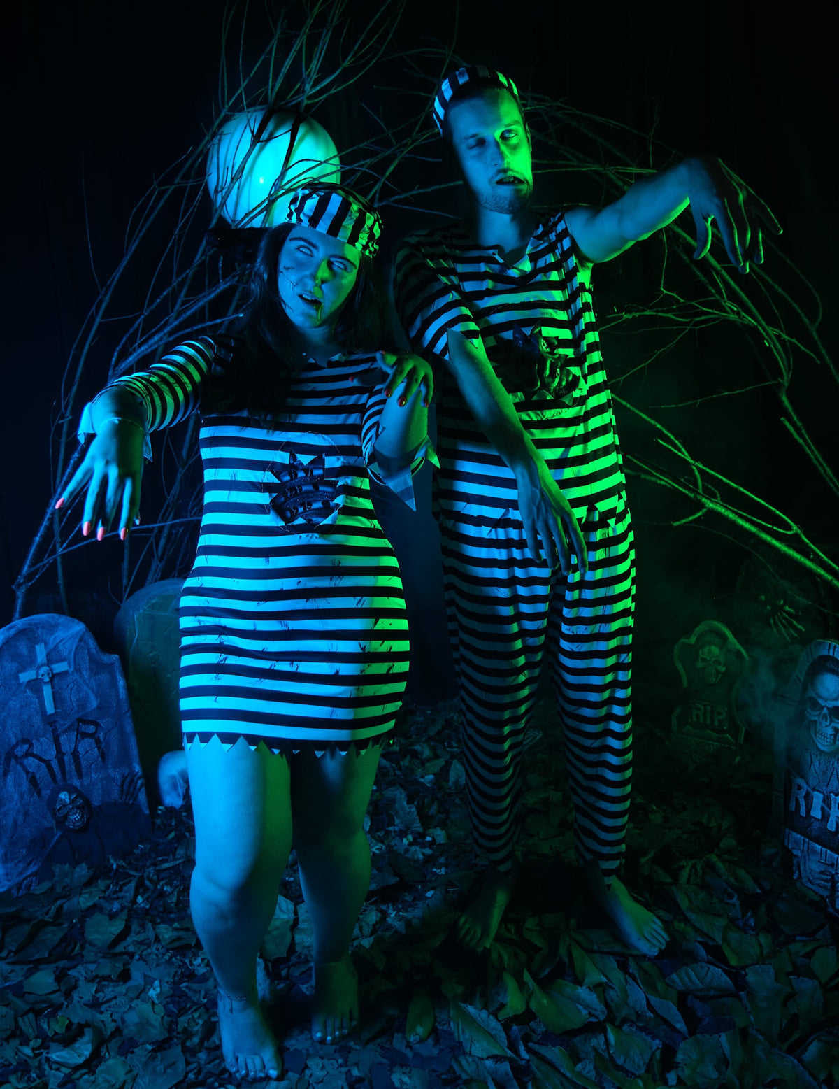 Pack effrayant prisonnière zombie femme — photo des articles