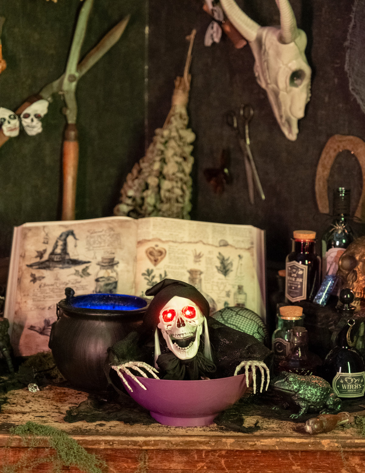 Faucheur macabre avec bol lumineux 52 cm