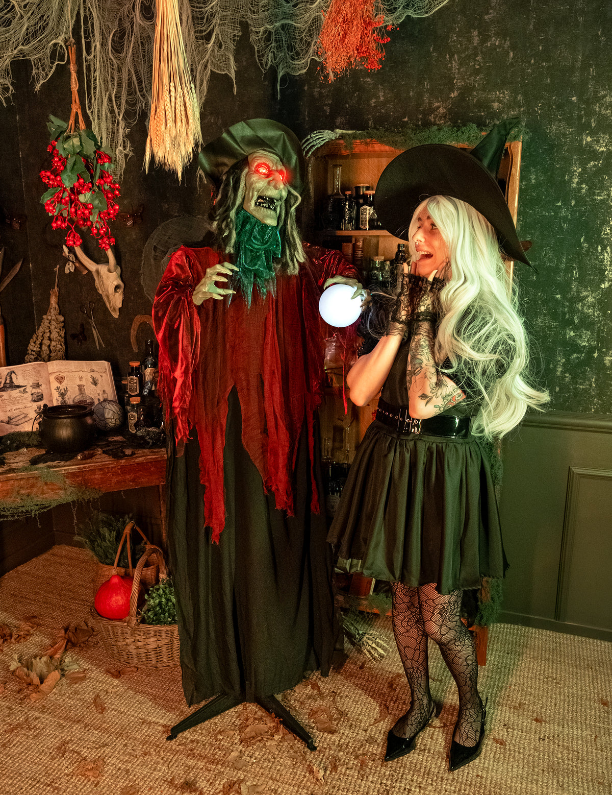 Pack décoration Manoir Hanté — Sorcière maléfique animée - 168 cm