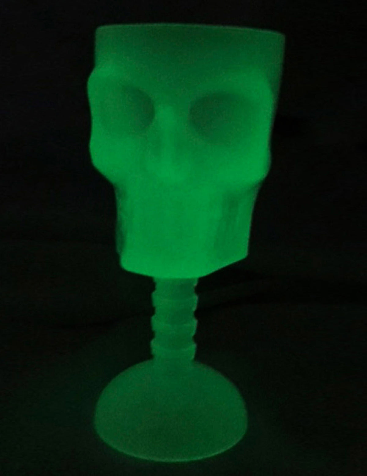 Verre tête de mort phosphorescent 18 cm